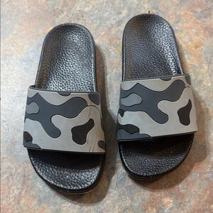 10/$10 Black and Gray Camo Slides